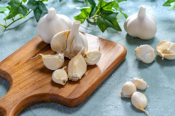 6 Lầm Tưởng Phổ Biến Về Tỏi Cần Tránh Để Bảo Vệ Sức Khỏe