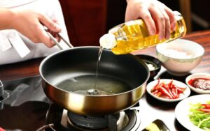 Dầu Ăn: Không Độc Hại Như Tin Đồn, Chuyên Gia Cảnh Báo