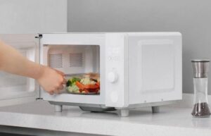 Nấu rau bằng lò vi sóng: Phương pháp tối ưu giữ lại dưỡng chất